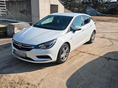 Brugt Opel Astra Business 105 HK (77 kW) 2016 Hvid Sedan
