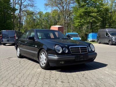 Mercedes E200
