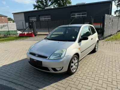 Gebraucht Ford Fiesta Trend 101 PS (74 kW) 2003 Silber Kleinwagen