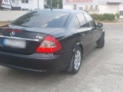 Gebraucht Mercedes E220 170 PS (125 kW) 2008 Schwarz Limousine