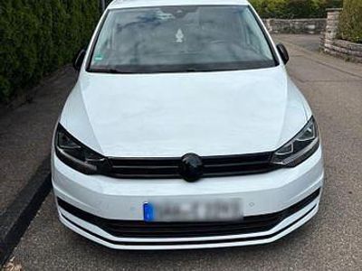 Weiß Gebraucht 2019 VW Touran IQ Drive Van / Kleinbus | 14.999 € (Guter Preis)