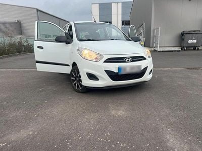 Gebraucht Hyundai i10 69 PS (50 kW) 2013 Weiß Kleinwagen