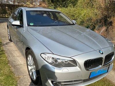 Gebraucht BMW 528 Sport Line 245 PS (180 kW) 2013 Silber Limousine