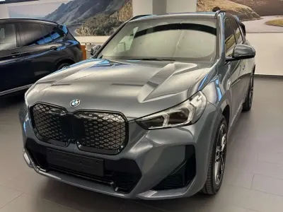 Gebraucht BMW iX1 M Sport 230 kW (313 PS) 2024 Grau SUV