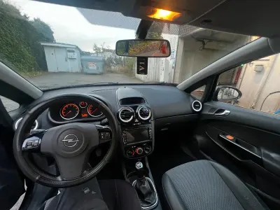 Używany Opel Corsa 75 KM (55 kW) 2010 Czarny Hatchback