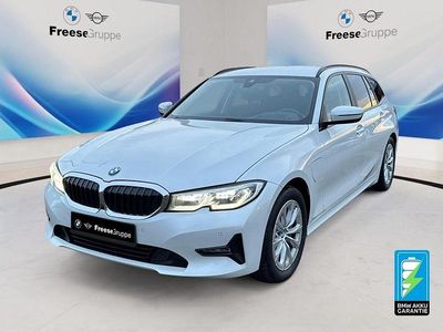 Weiß Gebraucht 2021 BMW 330e Advantage Kombi | 19.990 € (Guter Preis)