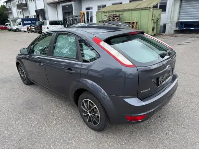 Używany Ford Focus 90 KM (66 kW) 2011 Szary Sedan/Limuzyna
