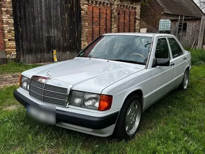 Używany Mercedes 190 132 KM (97 kW) 1990 Biały Sedan/Limuzyna