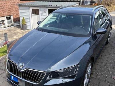 Gebraucht Skoda Superb Style 190 PS (139 kW) 2016 Grau Kombi