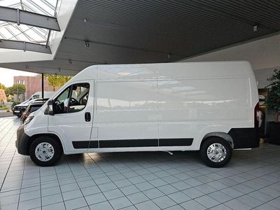 Second-hand Opel Movano 140 CP (102 kW) 2024 Alb Van
