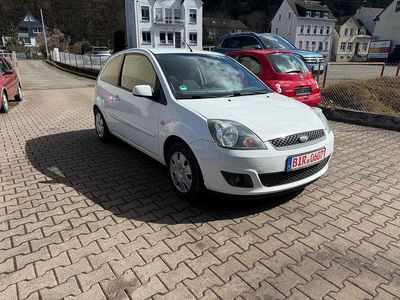 Gebraucht Ford Fiesta Style 80 PS (58 kW) 2008 Weiß Kleinwagen