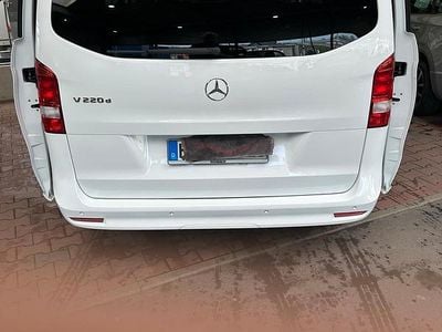 Mercedes V220