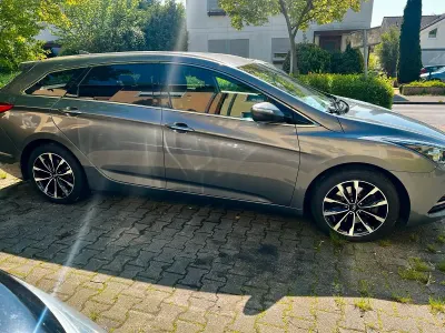 Gebraucht Hyundai i40 Style 141 PS (103 kW) 2017 Grau Kombi