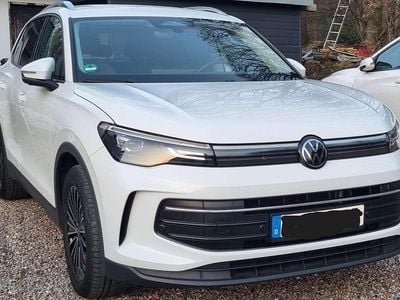 Gebraucht VW Tiguan Goal 150 PS (110 kW) 2024 Weiß SUV