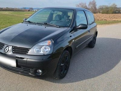 Gebraucht Renault Clio II 58 PS (42 kW) 2005 Schwarz Kleinwagen