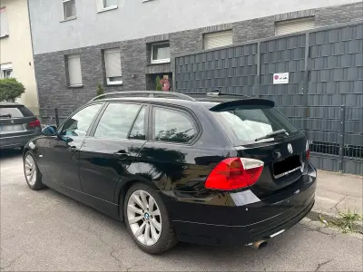 Gebraucht BMW 320 150 PS (110 kW) 2007 Blau Kombi