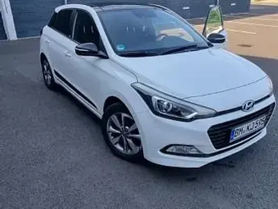Gebraucht Hyundai i20 Passion Plus 120 PS (88 kW) 2016 Weiß Limousine