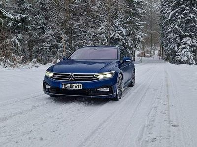 Usata VW Passat R-line 200 CV (147 kW) 2022 Blu Station wagon