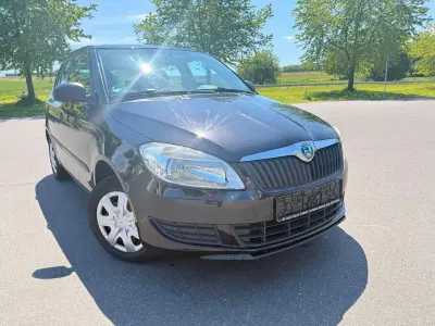 Używany Skoda Fabia Special 60 KM (44 kW) 2011 Czarny Sedan/Limuzyna