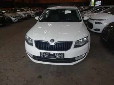 Gebraucht Skoda Octavia Ambition 105 PS (77 kW) 2014 Weiß Kombi