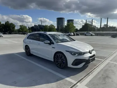 Gebraucht VW Golf VIII R 320 PS (235 kW) 2024 Weiß Kombi