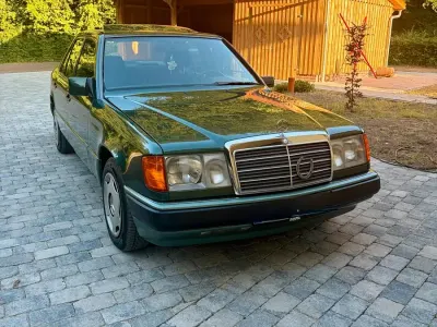 Gebraucht Mercedes 200 55 PS (40 kW) 1992 Grün Limousine