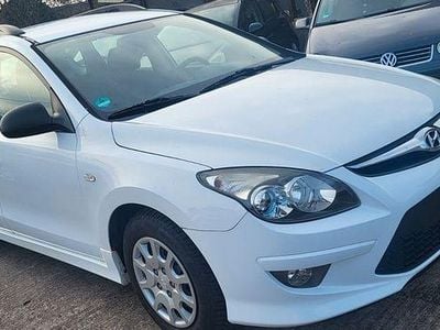 Weiß Gebraucht 2011 Hyundai i30 Classic Kombi | 3.950 € (Fairer Preis)