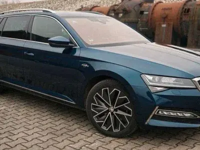 Gebraucht Skoda Superb LAURIN & KLEMENT 218 PS (160 kW) 2020 Blau Kombi