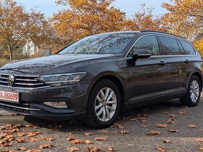 Grau Gebraucht 2023 VW Passat Business Kombi | 19.900 € (Fairer Preis)