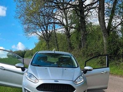 Second-hand Ford Fiesta 82 CP (60 kW) 2017 Argintiu Berlinǎ