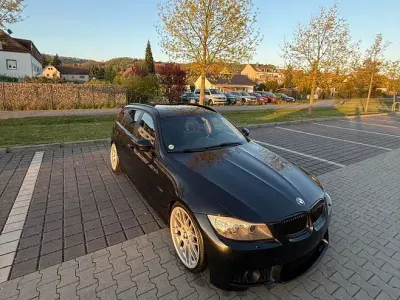 Gebraucht BMW 320 Performance 184 PS (135 kW) 2010 Schwarz Kombi
