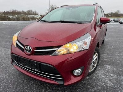 Gebraucht Toyota Verso Edition-S 111 PS (81 kW) 2018 Rot Van / Kleinbus
