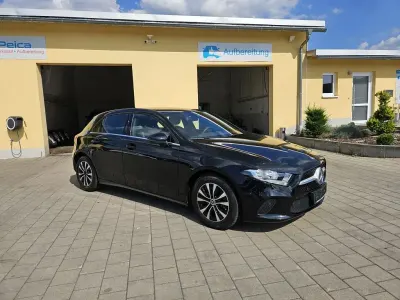 Gebraucht Mercedes A180 116 PS (85 kW) 2022 Schwarz Limousine