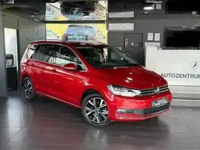 Gebraucht VW Touran Highline 150 PS (110 kW) 2021 Rot Van / Kleinbus