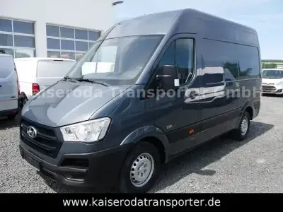 Gebraucht Hyundai H 350 150 PS (110 kW) 2018 Grau Van