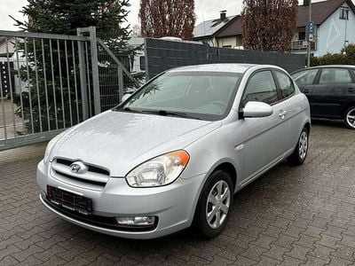 Usado Hyundai Accent 97 HP (71 kW) 2007 Prateado Sedan