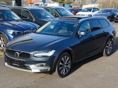 Begagnad Volvo V90 CC Plus 197 HK (144 kW) 2022 Blå Kombi