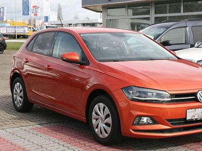 Energetic orange metallic Gebraucht 2018 VW Polo Comfortline Limousine | 14.499 € (Teuer)