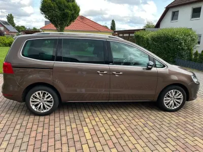Gebraucht VW Sharan 140 PS (102 kW) 2012 Braun Van / Kleinbus