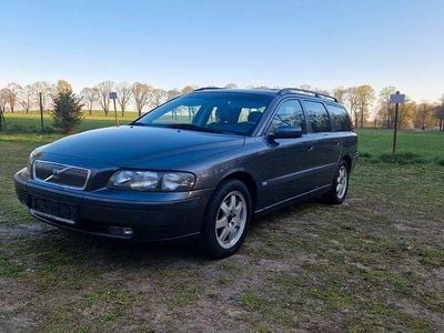 Second-hand Volvo V70 140 CP (102 kW) 2004 Negru Break