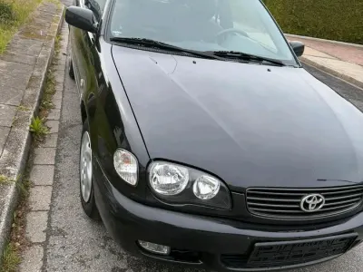 Używany Toyota Corolla 2002 Czarny Hatchback