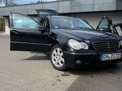 Begagnad Mercedes 220 150 HK (110 kW) 2006 Svart Sedan