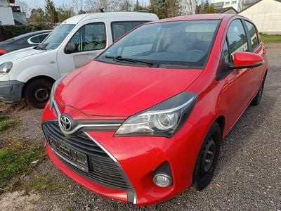 Gebraucht Toyota Yaris Comfort 99 PS (72 kW) 2015 Rot Kleinwagen