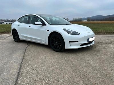 Weiß Gebraucht 2021 Tesla Model 3 Standard Range Plus Limousine | 23.500 € (Fairer Preis)