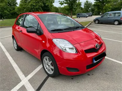 Gebraucht Toyota Yaris 69 PS (50 kW) 2009 Rot Kleinwagen