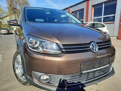 Begagnad VW Touran Cross 140 HK (102 kW) 2013 Brun Minibuss