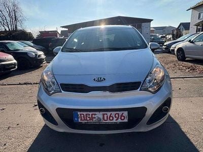 Grau Gebraucht 2014 Kia Rio FIFA World Cup Edition Limousine | 5.400 € (Superpreis)