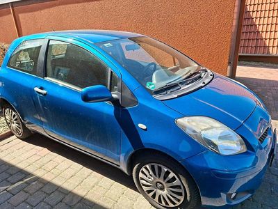 Gebraucht Toyota Yaris 99 PS (72 kW) 2011 Blau Kleinwagen