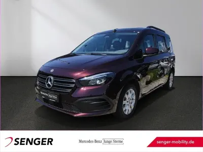 Gebraucht Mercedes T180 Progressive 116 PS (85 kW) 2025 Rot Van / Kleinbus