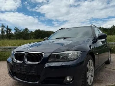 Gebraucht BMW 320 177 PS (130 kW) 2009 Blau Kombi